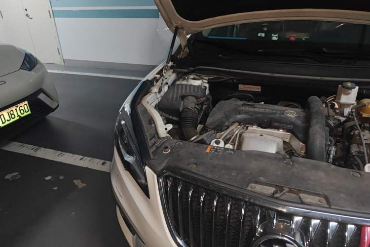 Used Buick Envision 2017 28T Four-Wheel Drive Elite Model Engine Bay Right
