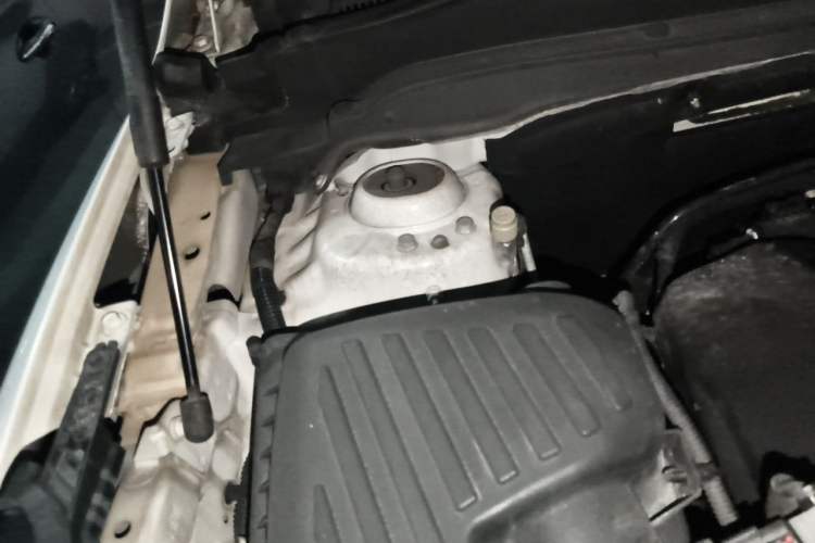 Used Buick Envision 2017 28T Four-Wheel Drive Elite Model Engine Bay Right