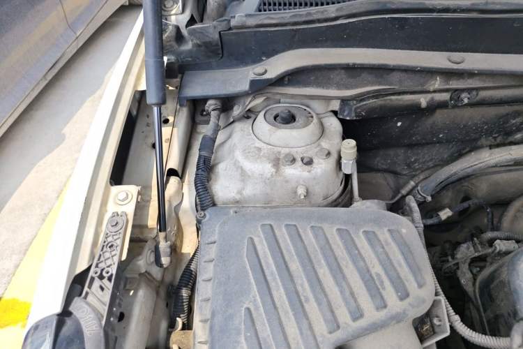 Used Buick Envision 2017 20T Two-Wheel Drive Elite Version Engine Bay Right