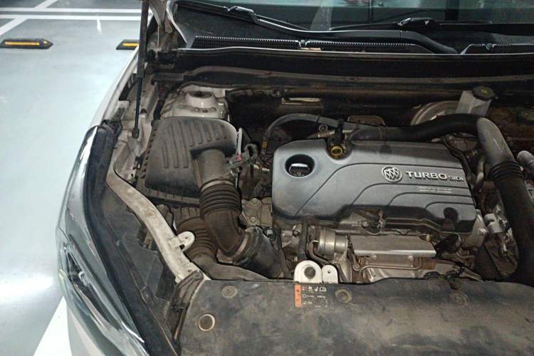 Used Buick Envision 2017 20T Two-Wheel Drive Elite Version Engine Bay Right