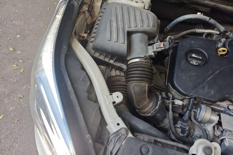 Used Buick Envision 2017 20T Two-Wheel Drive Luxury Model Engine Bay Right