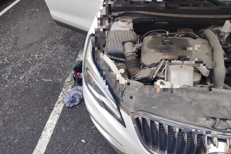 Used Buick Envision 2017 28T Four-Wheel Drive Elite Model Engine Bay Right