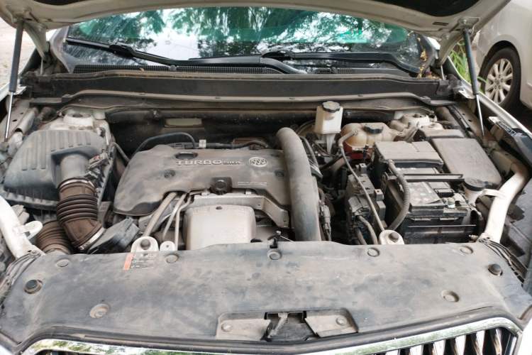 Used Buick Envision 2017 28T Four-Wheel Drive Elite Model Engine Bay