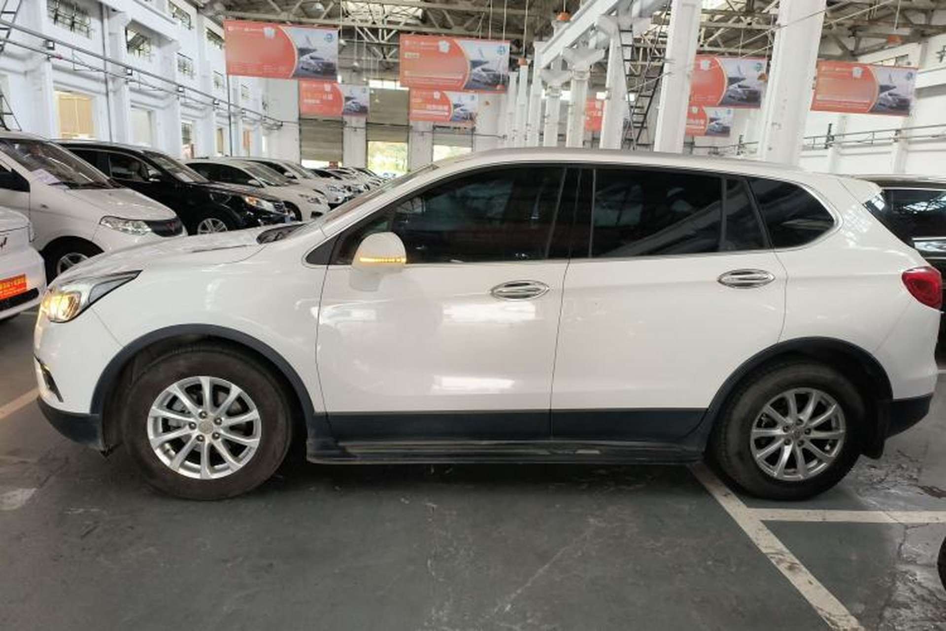 Used Buick Envision 2017 20T Two-Wheel Drive Luxury Model Exterior 3