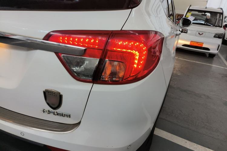 Used Buick Envision 2017 20T Two-Wheel Drive Luxury Model Exterior 6