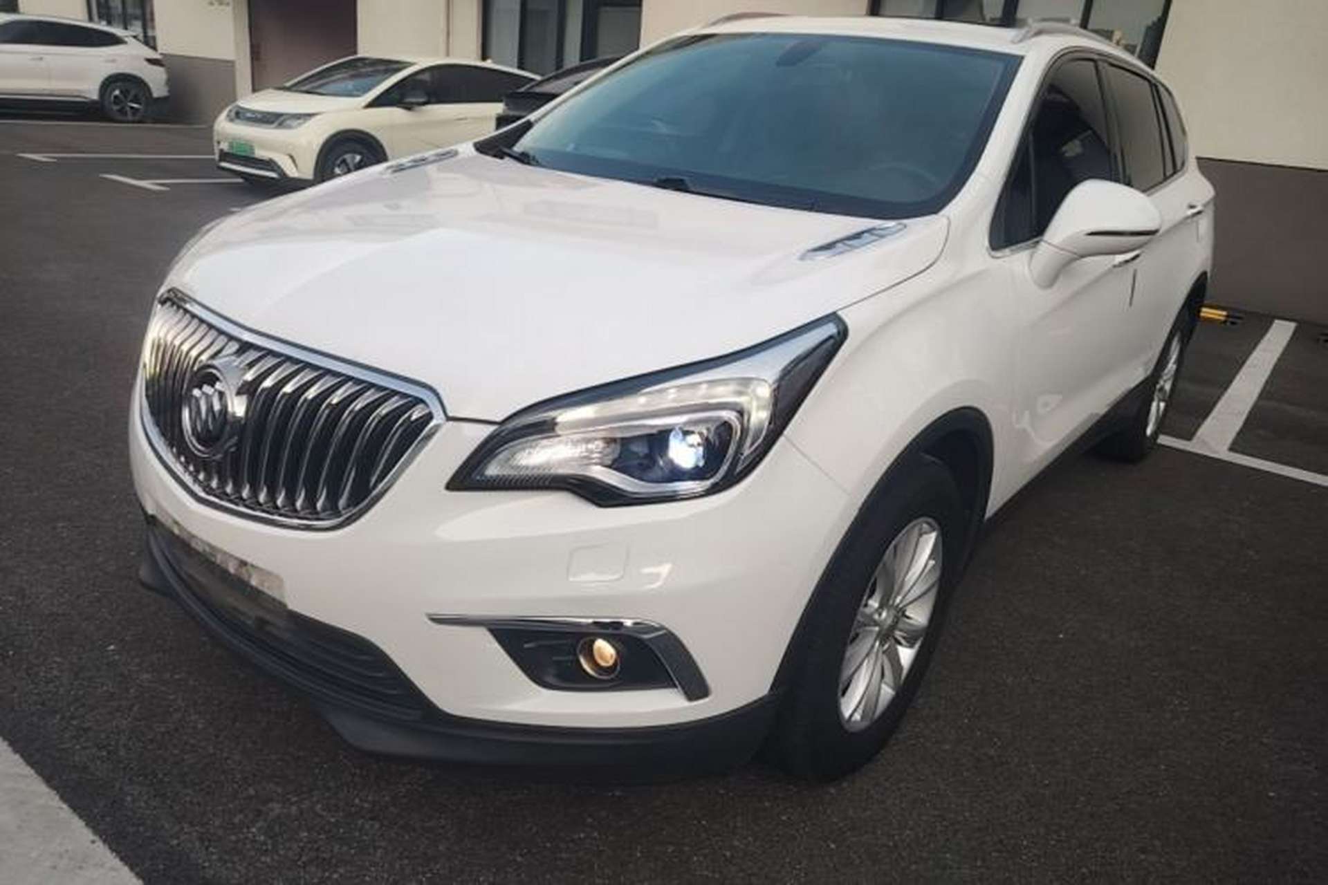 Used Buick Envision 2017 28T Four-Wheel Drive Elite Model Front Left 45 Deg