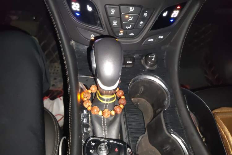 Used Buick Envision 2017 28T Four-Wheel Drive Elite Model Gear Lever