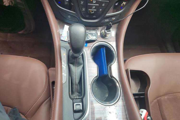 Used Buick Envision 2017 28T Four-Wheel Drive Elite Model Gear Lever
