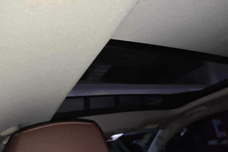 Used Buick Envision 2017 20T Two-Wheel Drive Luxury Model Headliner