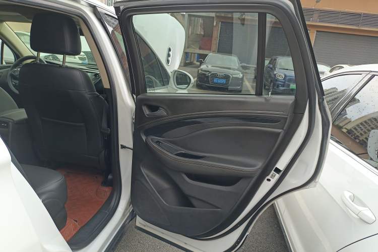 Used Buick Envision 2017 20T Two-Wheel Drive Leading Version Interior 3