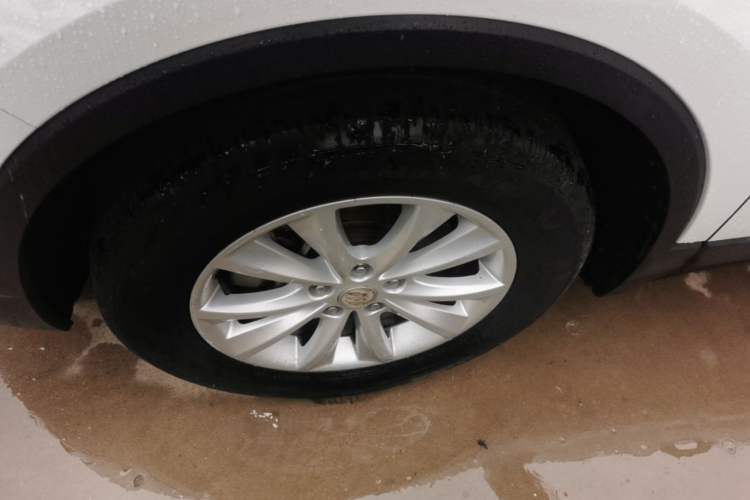 Used Buick Envision 2017 28T Four-Wheel Drive Elite Model Left Front Wheel Hub