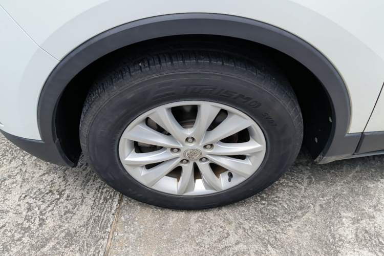 Used Buick Envision 2017 28T Four-Wheel Drive Elite Model Left Front Wheel Hub