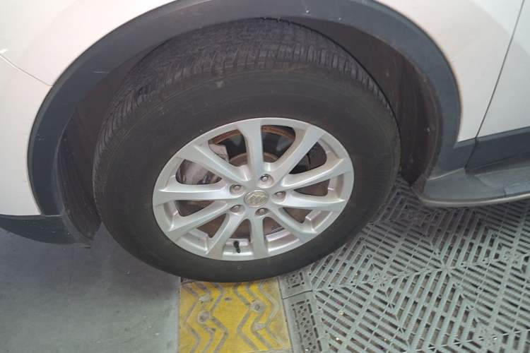 Used Buick Envision 2017 20T Two-Wheel Drive Elite Version Left Front Wheel Hub