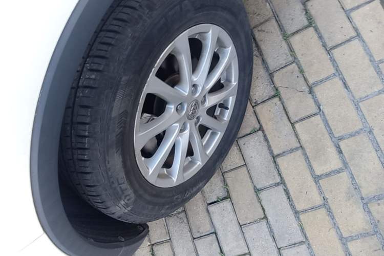 Used Buick Envision 2017 20T Two-Wheel Drive Luxury Model Left Front Wheel Hub