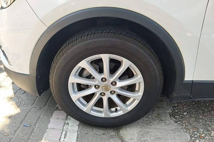 Used Buick Envision 2017 20T Two-Wheel Drive Leading Version Left Front Wheel Hub