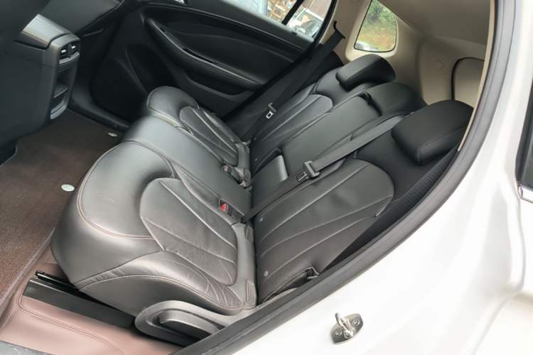 Used Buick Envision 2017 28T Four-Wheel Drive Elite Model Left Rear Seat