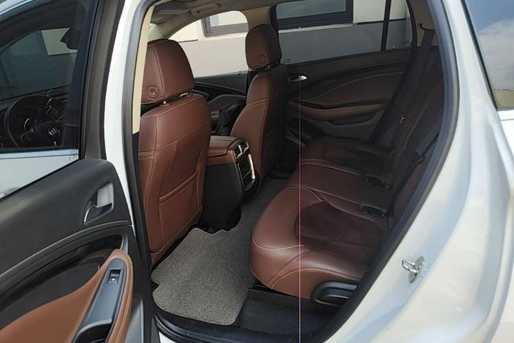Used Buick Envision 2017 28T Four-Wheel Drive Elite Model Left Rear Seat