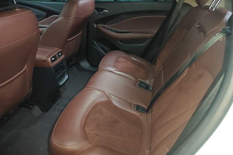 Used Buick Envision 2017 28T Four-Wheel Drive Elite Model Left Rear Seat