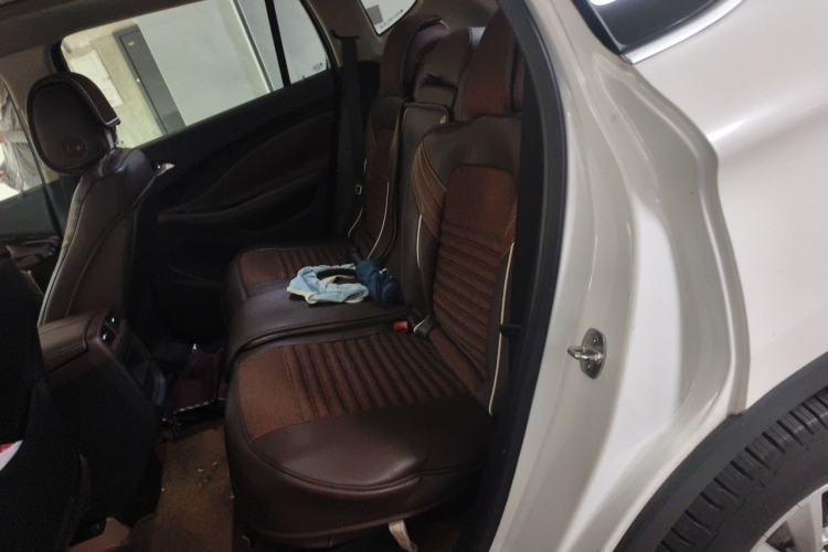 Used Buick Envision 2017 28T Four-Wheel Drive Luxury Model Left Rear Seat