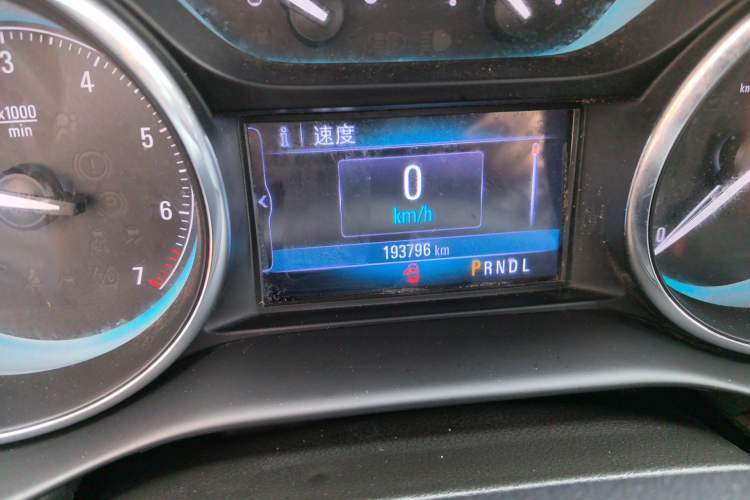 Used Buick Envision 2017 20T Two-Wheel Drive Elite Version Odometer Close Up