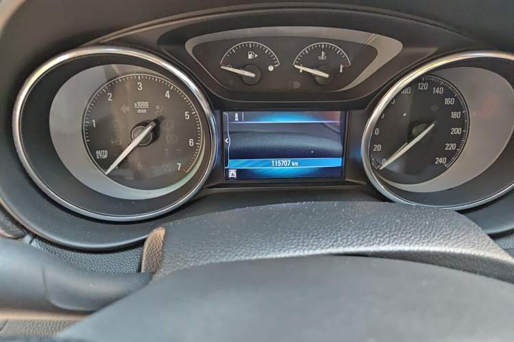 Used Buick Envision 2017 20T Two-Wheel Drive Luxury Model Odometer Close Up