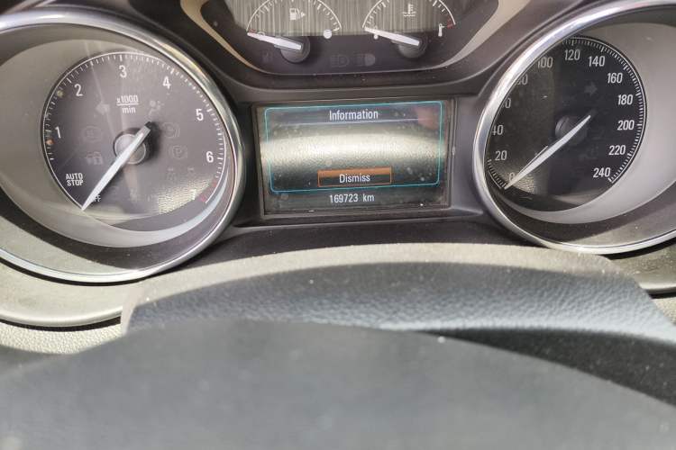 Used Buick Envision 2017 20T Two-Wheel Drive Leading Version Odometer Close Up