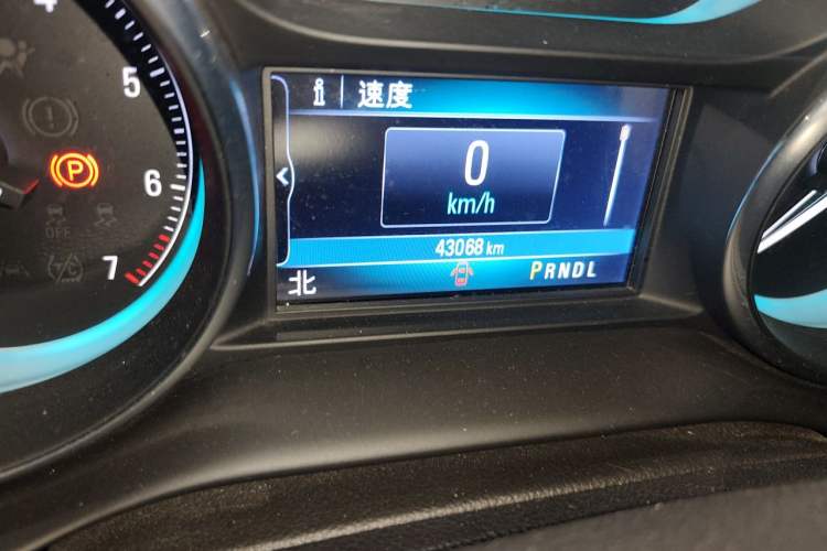 Used Buick Envision 2017 28T Four-Wheel Drive Elite Model Odometer Close Up