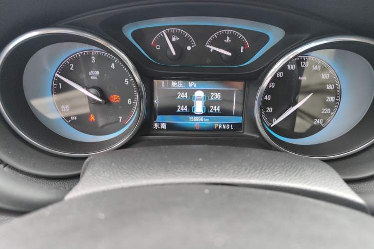 Used Buick Envision 2017 28T Four-Wheel Drive Elite Model Odometer Close Up