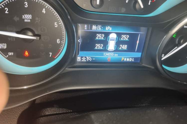 Used Buick Envision 2017 28T Four-Wheel Drive Elite Model Odometer Close Up