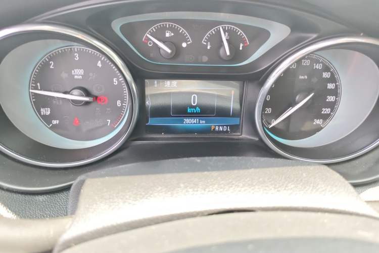 Used Buick Envision 2017 20T Two-Wheel Drive Elite Version Odometer Close Up