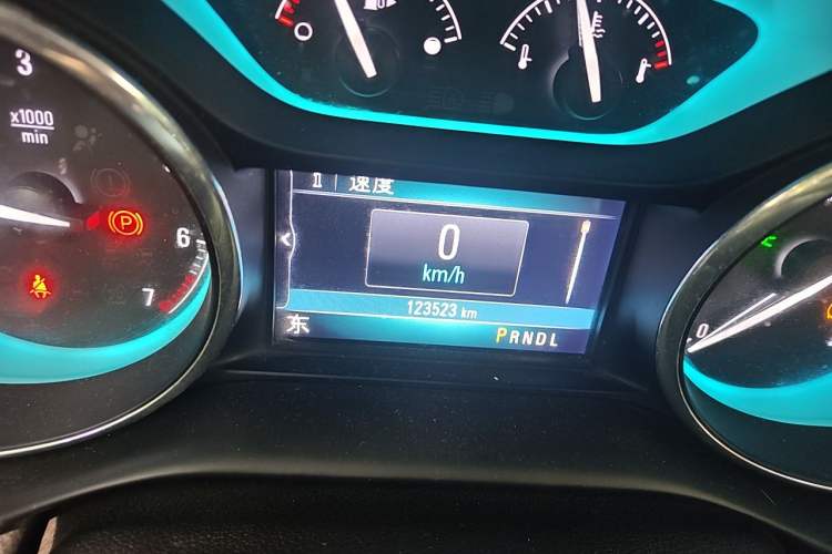 Used Buick Envision 2017 20T Two-Wheel Drive Luxury Model Odometer Close Up