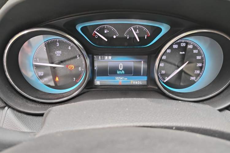 Used Buick Envision 2017 28T Four-Wheel Drive Elite Model Odometer Close Up