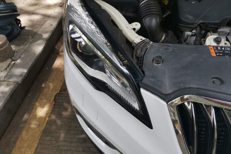 Used Buick Envision 2017 20T Two-Wheel Drive Luxury Model Right Front Headlight