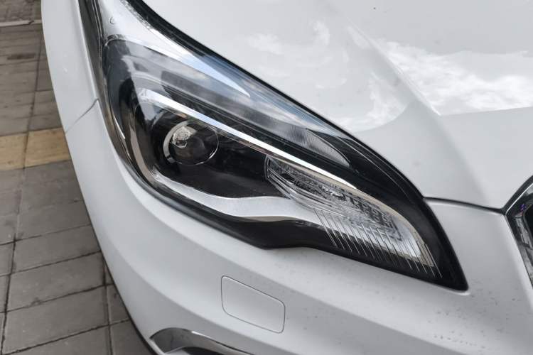 Used Buick Envision 2017 28T Four-Wheel Drive Elite Model Right Front Headlight