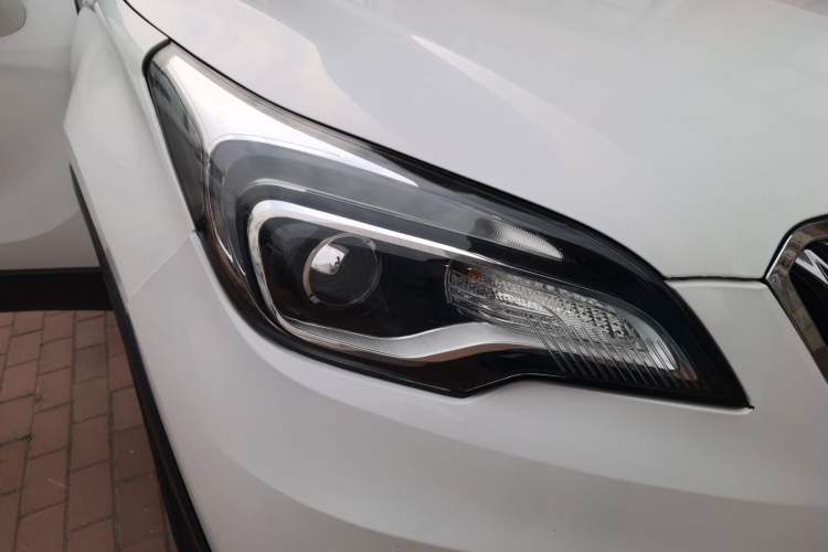 Used Buick Envision 2017 20T Two-Wheel Drive Elite Version Right Front Headlight