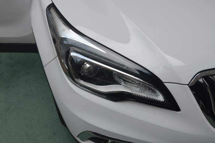 Used Buick Envision 2017 20T Two-Wheel Drive Elite Version Right Front Headlight