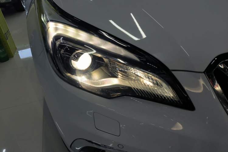 Used Buick Envision 2017 20T Two-Wheel Drive Luxury Model Right Front Headlight