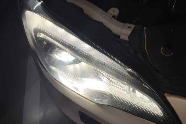 Used Buick Envision 2017 28T Four-Wheel Drive Elite Model Right Front Headlight