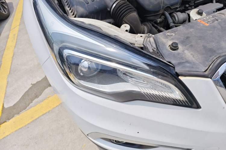 Used Buick Envision 2017 20T Two-Wheel Drive Elite Version Right Front Headlight
