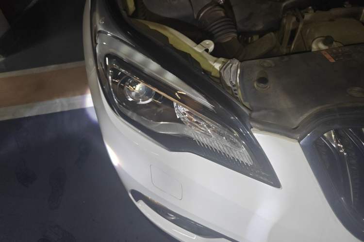Used Buick Envision 2017 28T Four-Wheel Drive Elite Model Right Front Headlight