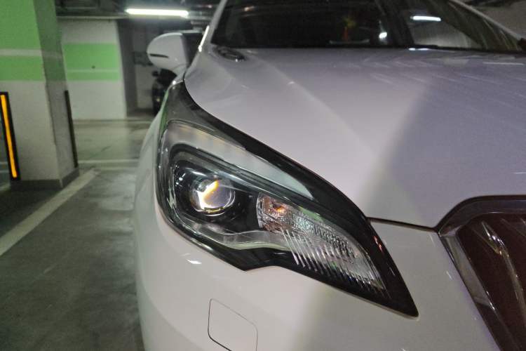 Used Buick Envision 2017 28T Four-Wheel Drive Elite Model Right Front Headlight