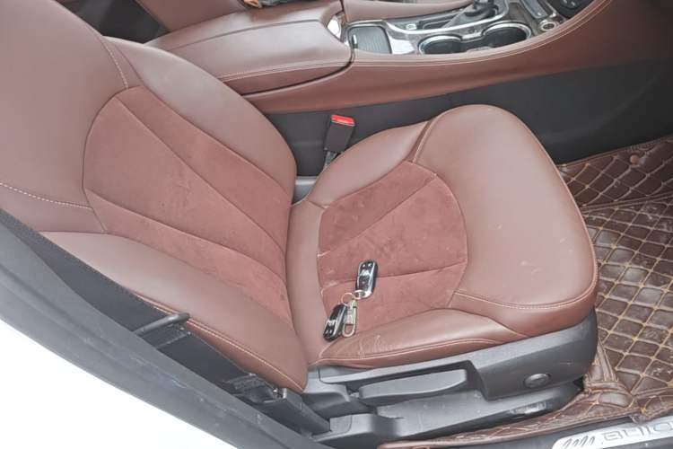 Used Buick Envision 2017 28T Four-Wheel Drive Elite Model Right Front Seat