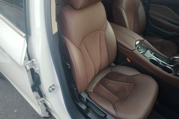 Used Buick Envision 2017 28T Four-Wheel Drive Elite Model Right Front Seat