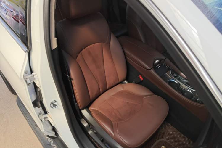 Used Buick Envision 2017 20T Two-Wheel Drive Luxury Model Right Front Seat