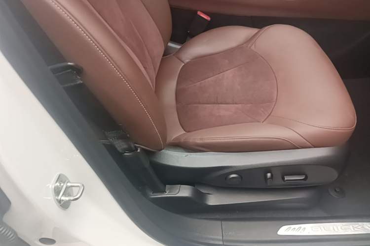 Used Buick Envision 2017 20T Two-Wheel Drive Luxury Model Right Front Seat