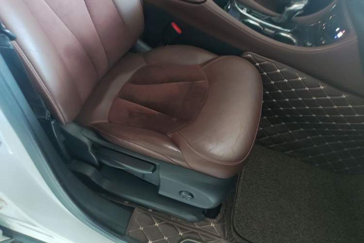 Used Buick Envision 2017 20T Two-Wheel Drive Elite Version Right Front Seat