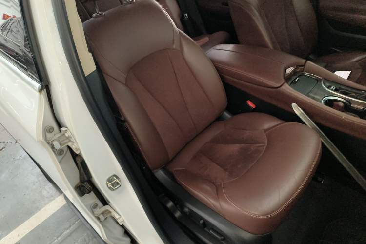 Used Buick Envision 2017 20T Two-Wheel Drive Luxury Model Right Front Seat
