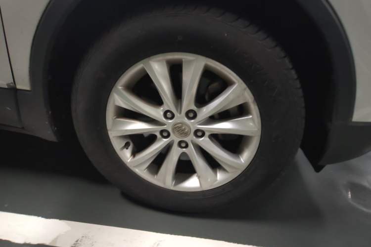 Used Buick Envision 2017 28T Four-Wheel Drive Elite Model Right Front Wheel Hub