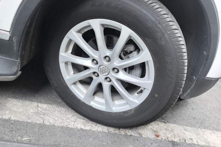Used Buick Envision 2017 20T Two-Wheel Drive Leading Version Right Front Wheel Hub
