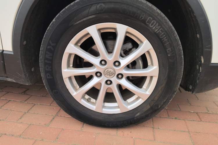 Used Buick Envision 2017 20T Two-Wheel Drive Elite Version Right Front Wheel Hub